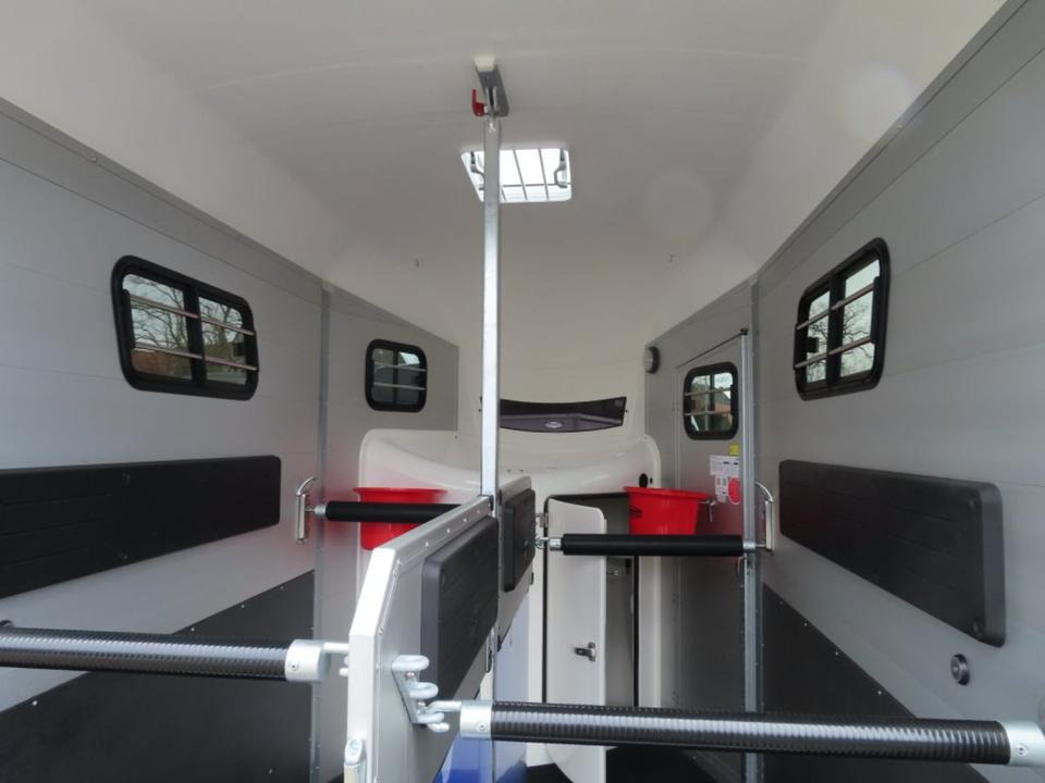 At taşıma römorku Böckmann Pferdeanhänger Portax SKA 2025 WCF Fenster links/ rechts: fotoğraf 11 At taşıma römorku Böckmann Pferdeanhänger Portax SKA 2025 WCF Fenster links/ rechts: fotoğraf 11