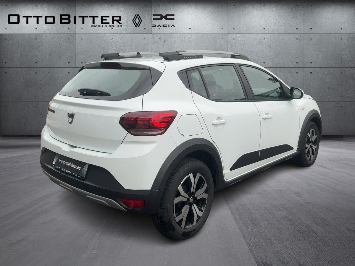 Dacia Sandero Stepway Comfort TCe90 ALU/KAMERA/NAVI - Sedan araba: fotoğraf 4 Dacia Sandero Stepway Comfort TCe90 ALU/KAMERA/NAVI - Sedan araba: fotoğraf 4