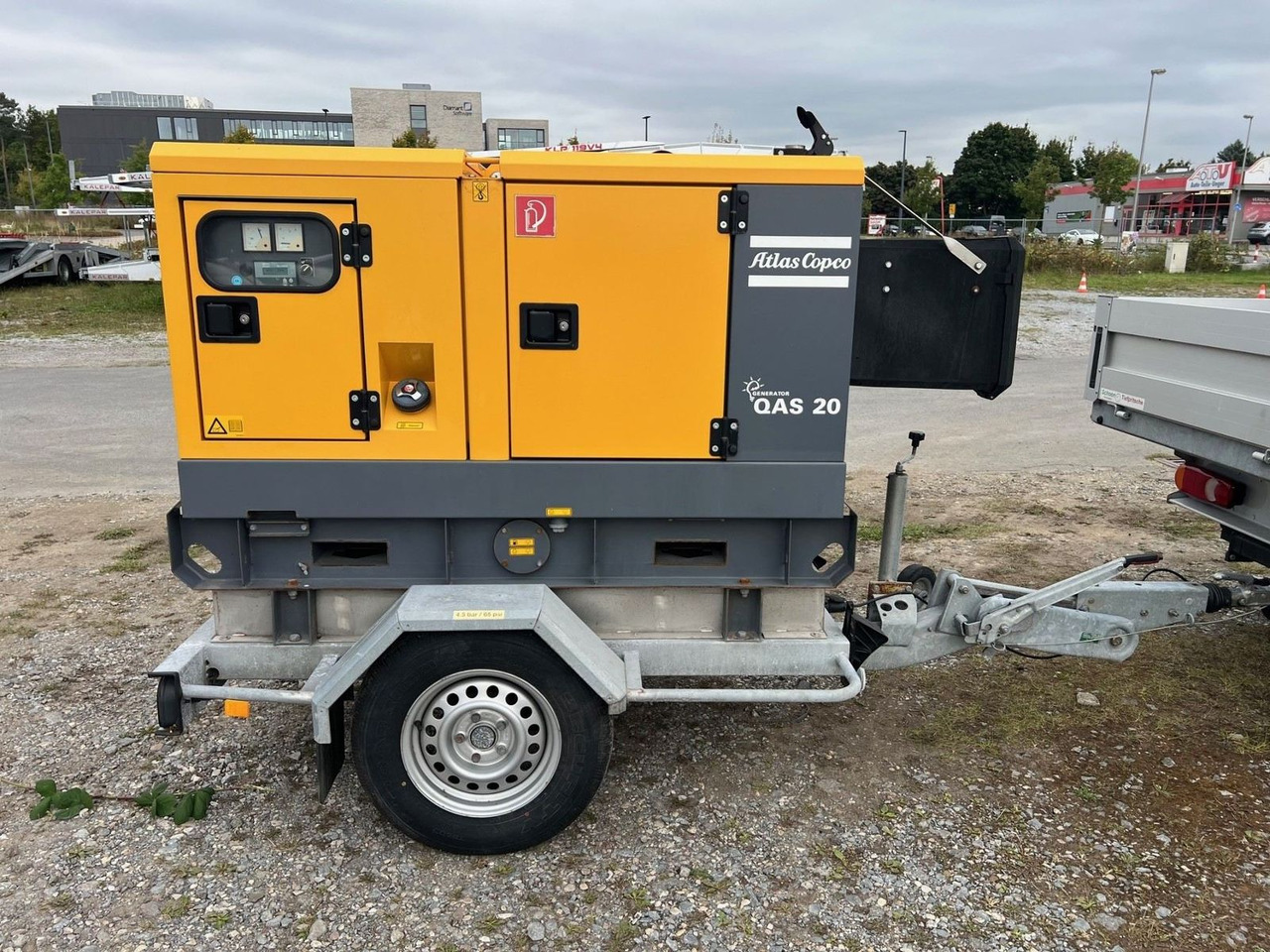 IBERICA Atlas Copco Stromerzeuger QAS20 (20kVA/1 - Otomobil römorku: fotoğraf 3 IBERICA Atlas Copco Stromerzeuger QAS20 (20kVA/1 - Otomobil römorku: fotoğraf 3