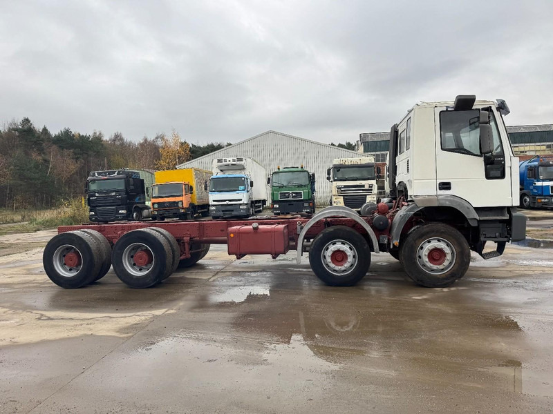 Iveco Eurotrakker 340 E 34 (GRAND PONT / LAMES / POMPE MANUELLE / BOITE MANUELLE / 12 ROUES) - Şasi kamyon: fotoğraf 4 Iveco Eurotrakker 340 E 34 (GRAND PONT / LAMES / POMPE MANUELLE / BOITE MANUELLE / 12 ROUES) - Şasi kamyon: fotoğraf 4