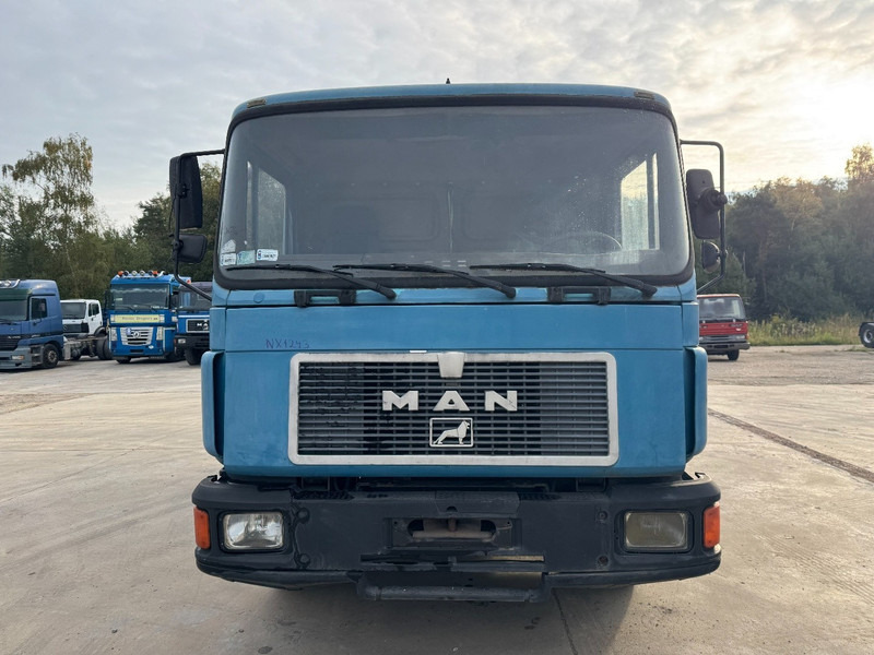 MAN 18.232 (12.000L / STEEL SUSPENSION / 6 CYLINDER WITH MANUAL PUMP) - Vidanjör: fotoğraf 2 MAN 18.232 (12.000L / STEEL SUSPENSION / 6 CYLINDER WITH MANUAL PUMP) - Vidanjör: fotoğraf 2