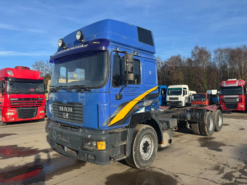 MAN 26.410 (BIG AXLE / 10 TIRES / 6X4 / 6 CYLINDER / MANUAL GEARBOX) - Şasi kamyon: fotoğraf 1 MAN 26.410 (BIG AXLE / 10 TIRES / 6X4 / 6 CYLINDER / MANUAL GEARBOX) - Şasi kamyon: fotoğraf 1
