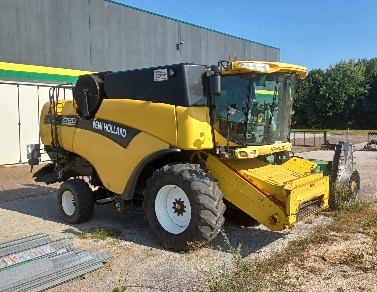 NEW HOLLAND MIETITREBBIA CX 720 - Biçerdöver: fotoğraf 1 NEW HOLLAND MIETITREBBIA CX 720 - Biçerdöver: fotoğraf 1