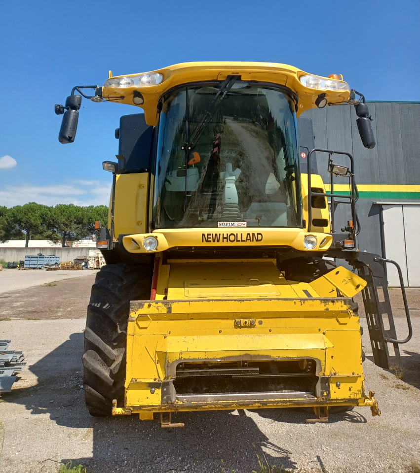 NEW HOLLAND MIETITREBBIA CX 720 - Biçerdöver: fotoğraf 3 NEW HOLLAND MIETITREBBIA CX 720 - Biçerdöver: fotoğraf 3