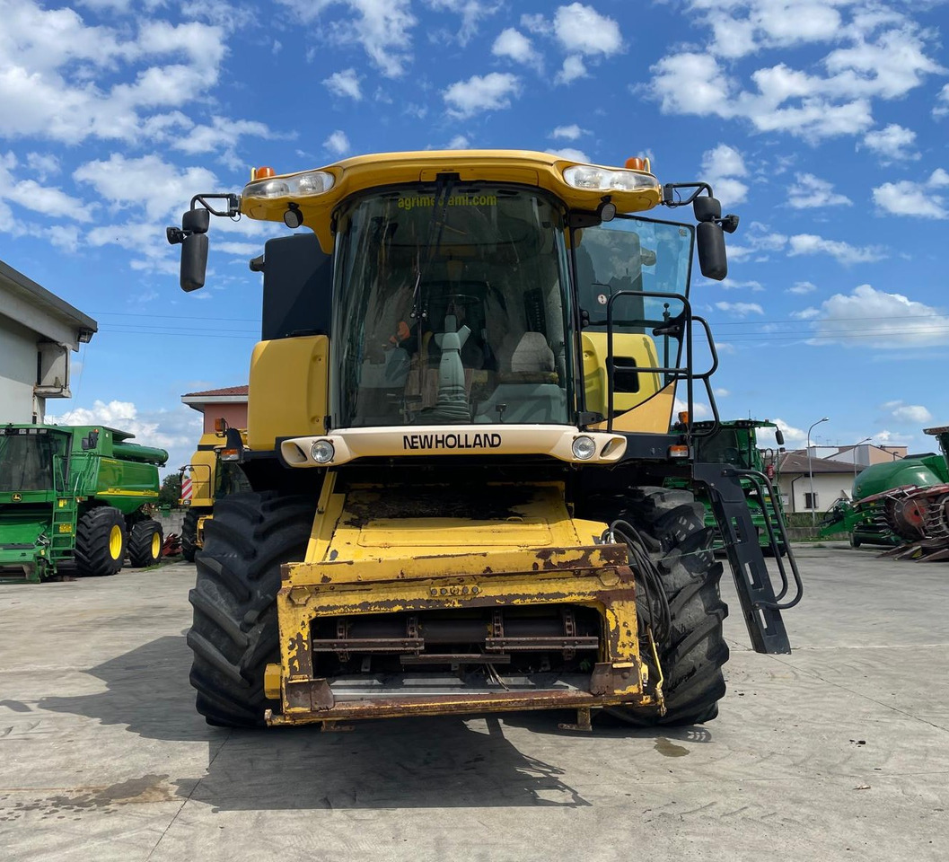 NEW HOLLAND MIETITREBBIA CX 8080 - Biçerdöver: fotoğraf 3 NEW HOLLAND MIETITREBBIA CX 8080 - Biçerdöver: fotoğraf 3