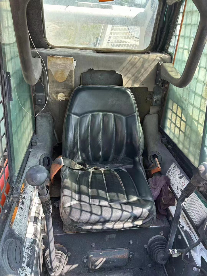 BOBCAT s300 - Mini yükleyici: fotoğraf 5 BOBCAT s300 - Mini yükleyici: fotoğraf 5