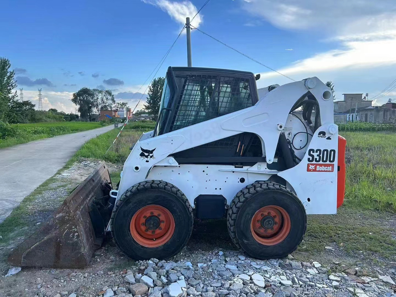 BOBCAT s300 - Mini yükleyici: fotoğraf 2 BOBCAT s300 - Mini yükleyici: fotoğraf 2