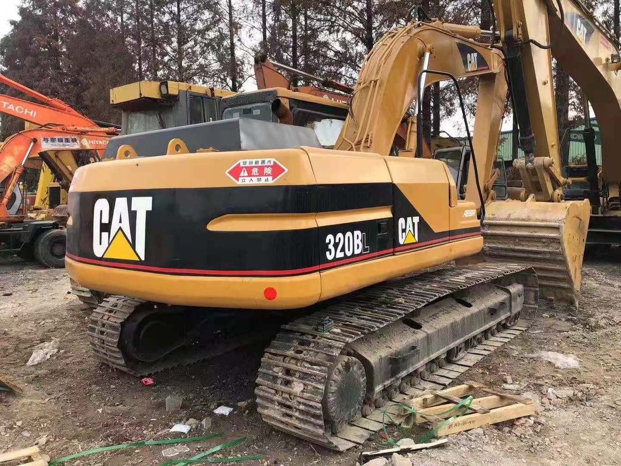 CATERPILLAR 320b - Paletli ekskavatör: fotoğraf 2 CATERPILLAR 320b - Paletli ekskavatör: fotoğraf 2