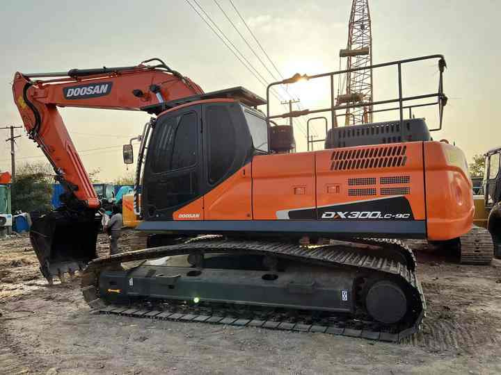 Doosan Construction Equipment Dx300 , Used Earth-moving Machine Doosan Excavator , Doosan Heavy Machines for Sale - Ekskavatör: fotoğraf 2 Doosan Construction Equipment Dx300 , Used Earth-moving Machine Doosan Excavator , Doosan Heavy Machines for Sale - Ekskavatör: fotoğraf 2