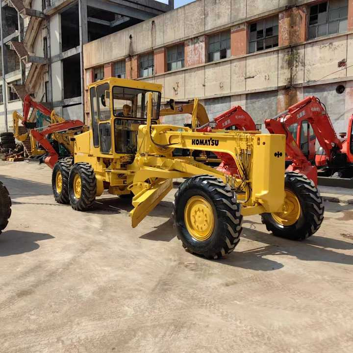 Japan Komatsu GD511 Motor Grader Cheap Price Komatsu Road Grader GD511 Good Condition in China - Greyder: fotoğraf 1 Japan Komatsu GD511 Motor Grader Cheap Price Komatsu Road Grader GD511 Good Condition in China - Greyder: fotoğraf 1