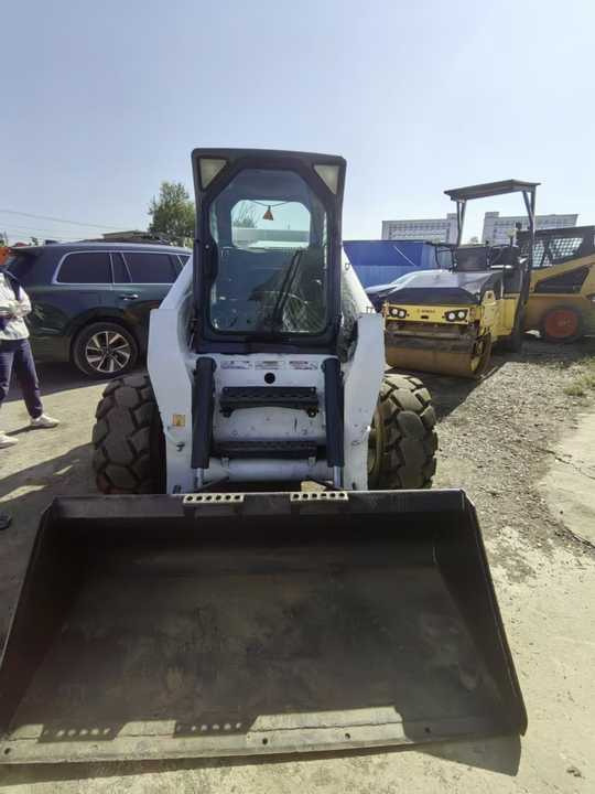 Second Hand Bobcat S300 Skid Steer Loader High Quality Cheap 95% New Used Mini Bobcati Bobcate S300 - Mini yükleyici: fotoğraf 3 Second Hand Bobcat S300 Skid Steer Loader High Quality Cheap 95% New Used Mini Bobcati Bobcate S300 - Mini yükleyici: fotoğraf 3