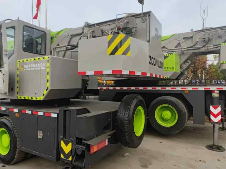 Second Hand ZOOMLION 25 Ton ZTC250V531 30 Ton ZTC300V532 70 Ton ZTC700H6 Hydraulmic Mobile Truck Crane on Sale - Mobil vinç: fotoğraf 4 Second Hand ZOOMLION 25 Ton ZTC250V531 30 Ton ZTC300V532 70 Ton ZTC700H6 Hydraulmic Mobile Truck Crane on Sale - Mobil vinç: fotoğraf 4