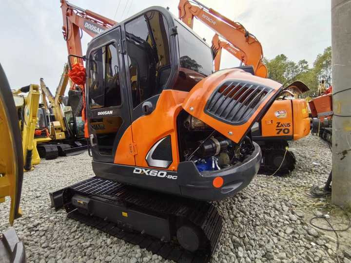 Used Digger DOOSAN DX60 Construction Machinery Construction Digger Used DOOSAN DX60 Cheap Excavator - Paletli ekskavatör: fotoğraf 5 Used Digger DOOSAN DX60 Construction Machinery Construction Digger Used DOOSAN DX60 Cheap Excavator - Paletli ekskavatör: fotoğraf 5