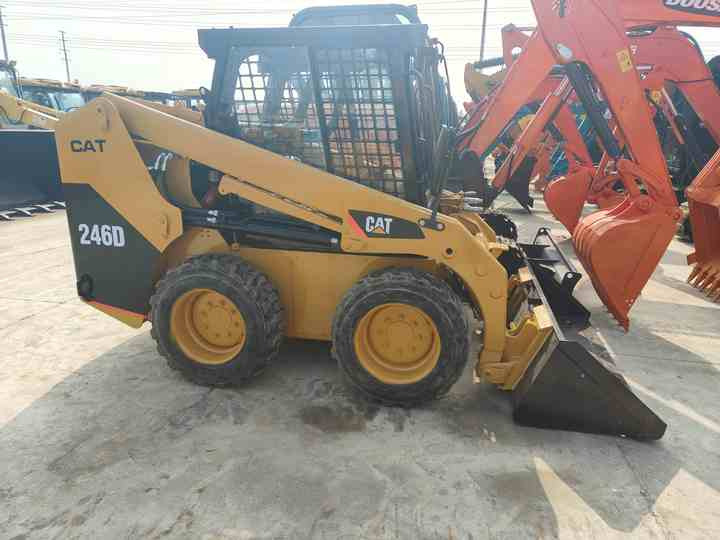 Used Front Loader Tractor CAT 246D Skid Steer Loader / Used Cat 226B 246C 246d Mini Skid Steer Loader in Stock - Mini yükleyici: fotoğraf 2 Used Front Loader Tractor CAT 246D Skid Steer Loader / Used Cat 226B 246C 246d Mini Skid Steer Loader in Stock - Mini yükleyici: fotoğraf 2