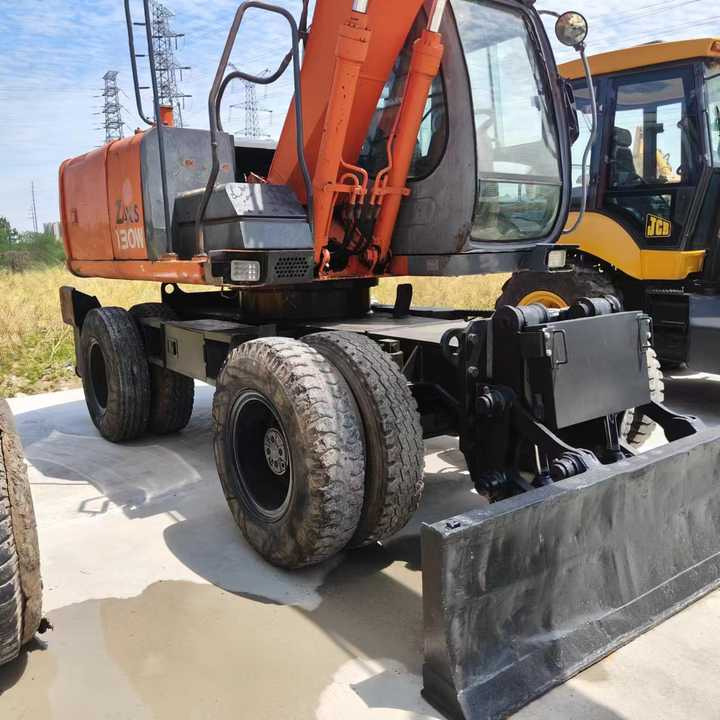 Used Japan Original Brand Hitachi Zx 130w Wheel Excavator Hitachi Zx120 130 200 Excavator for Sale - Ekskavatör: fotoğraf 1 Used Japan Original Brand Hitachi Zx 130w Wheel Excavator Hitachi Zx120 130 200 Excavator for Sale - Ekskavatör: fotoğraf 1