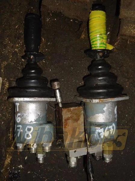 Caterpillar 206 6U5213/5M - Hidrolik Valf - İş makinaları: fotoğraf 1 Caterpillar 206 6U5213/5M - Hidrolik Valf - İş makinaları: fotoğraf 1