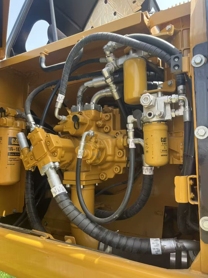 Paletli ekskavatör CATERPILLAR 330D2: fotoğraf 8