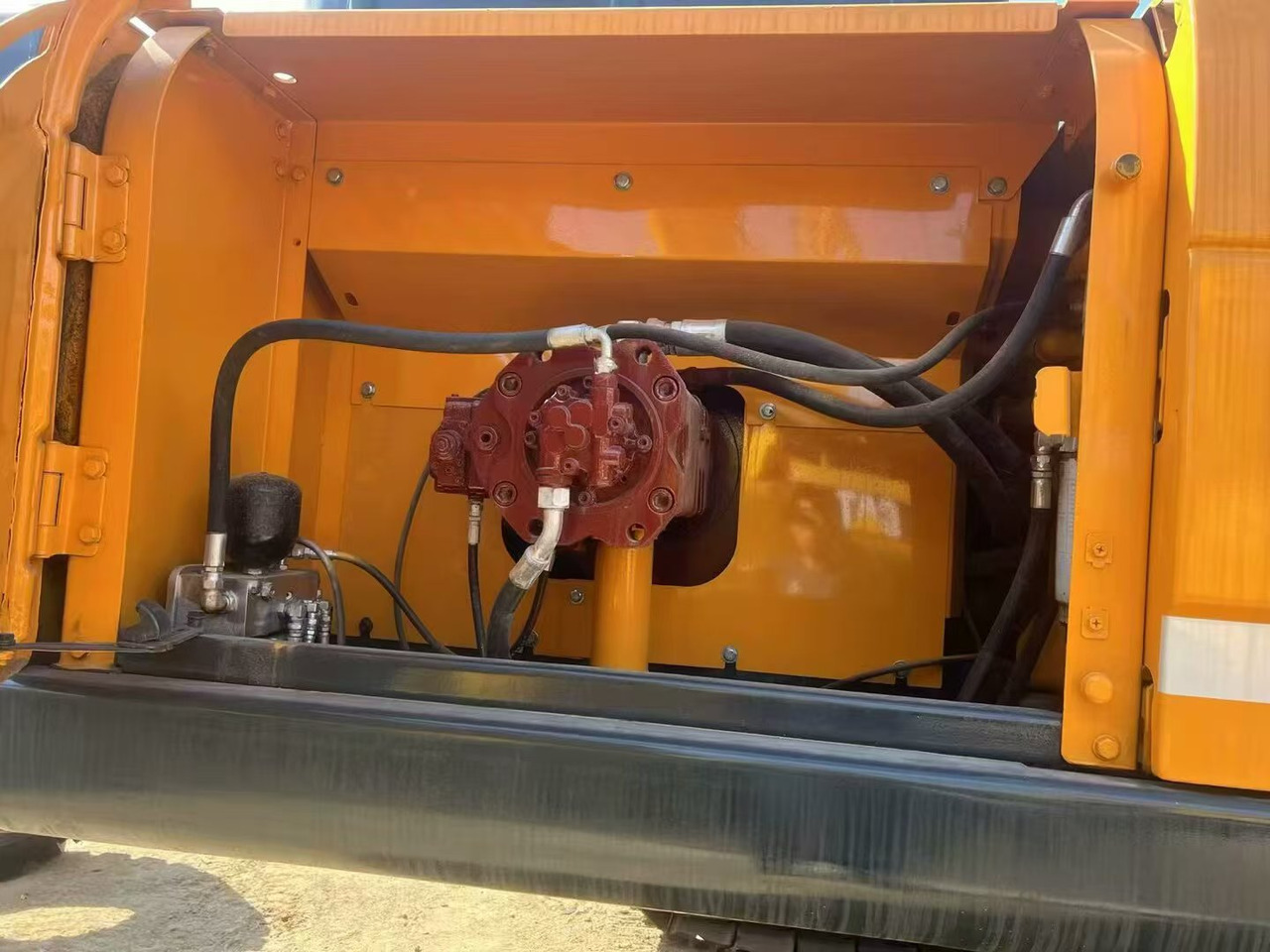HYUNDAI R305-9 - Paletli ekskavatör: fotoğraf 5 HYUNDAI R305-9 - Paletli ekskavatör: fotoğraf 5