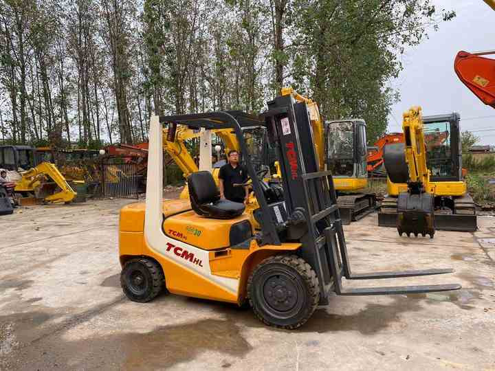 Japanese Forklifts Telehandler Used TCM Forklift Diesel Forklift 3Ton Pallet Truck - Forklift: fotoğraf 4 Japanese Forklifts Telehandler Used TCM Forklift Diesel Forklift 3Ton Pallet Truck - Forklift: fotoğraf 4