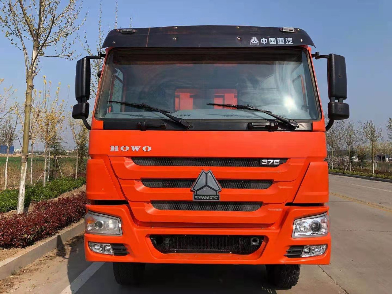 Howo China Brand Howo Dump 12 Wheeler 8x4 6x4 6 4 Sinotruk 371 Hp 375hp Sino Mine Tipper Truck for Sale - Kamyon: fotoğraf 5 Howo China Brand Howo Dump 12 Wheeler 8x4 6x4 6 4 Sinotruk 371 Hp 375hp Sino Mine Tipper Truck for Sale - Kamyon: fotoğraf 5