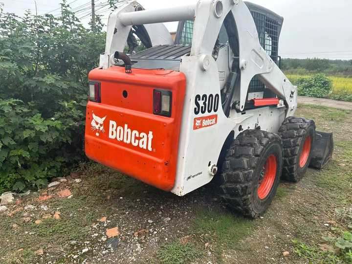 Second Hand BOBCAT S300 Skid-steer Loader with Very Good Performance Is for Sale at a Low Price - Mini yükleyici: fotoğraf 5 Second Hand BOBCAT S300 Skid-steer Loader with Very Good Performance Is for Sale at a Low Price - Mini yükleyici: fotoğraf 5