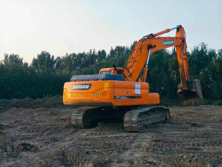 Used Doosan Dx300 2014 Model Excavator Second Hand Machine Popular Brand Korean Doosan Hydraulic Machinery - Paletli ekskavatör: fotoğraf 4 Used Doosan Dx300 2014 Model Excavator Second Hand Machine Popular Brand Korean Doosan Hydraulic Machinery - Paletli ekskavatör: fotoğraf 4