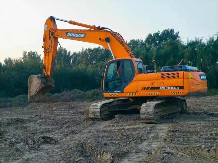 Used Doosan Dx300 2014 Model Excavator Second Hand Machine Popular Brand Korean Doosan Hydraulic Machinery - Paletli ekskavatör: fotoğraf 2 Used Doosan Dx300 2014 Model Excavator Second Hand Machine Popular Brand Korean Doosan Hydraulic Machinery - Paletli ekskavatör: fotoğraf 2