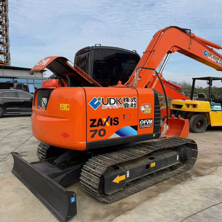 Used Hitachi Earth Moving Machine Zaxis70 Second Hand Small Size Mini Diggers Used Hitachi Mini Excavators Zx55 Zx50 Zx60 Zx70 - Mini ekskavatör: fotoğraf 1 Used Hitachi Earth Moving Machine Zaxis70 Second Hand Small Size Mini Diggers Used Hitachi Mini Excavators Zx55 Zx50 Zx60 Zx70 - Mini ekskavatör: fotoğraf 1