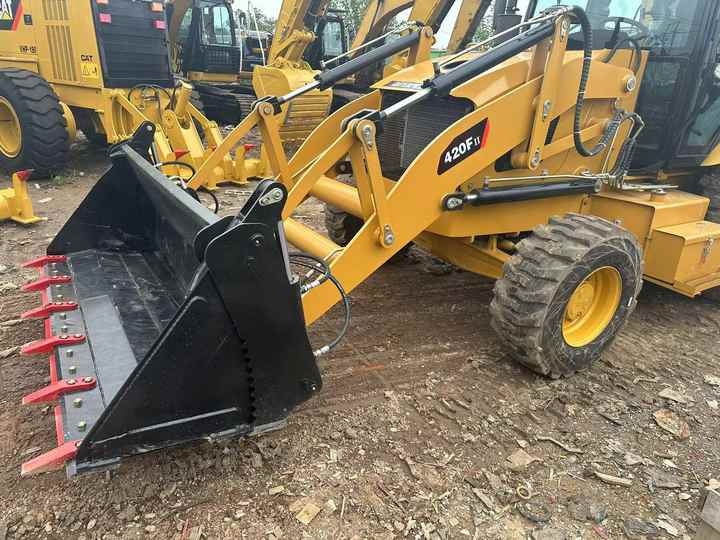 Used Wheel Loader CAT420F Caterpillar 420F Mini Construction Machinery Mini Wheel Skid Steer Loader in Stock - Iş makinesi: fotoğraf 4 Used Wheel Loader CAT420F Caterpillar 420F Mini Construction Machinery Mini Wheel Skid Steer Loader in Stock - Iş makinesi: fotoğraf 4