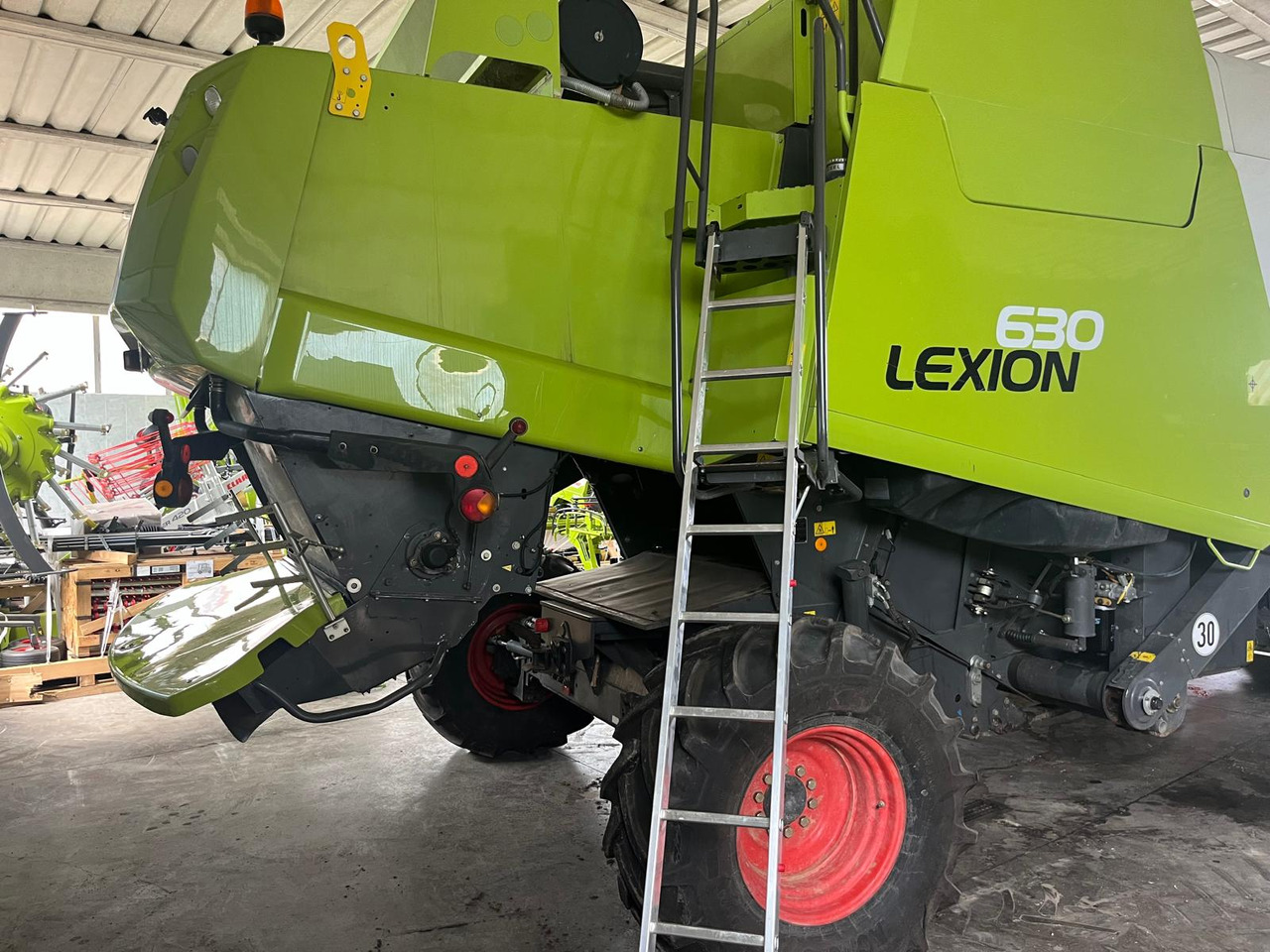 Claas Lexion 630 Montana - Biçerdöver: fotoğraf 2 Claas Lexion 630 Montana - Biçerdöver: fotoğraf 2