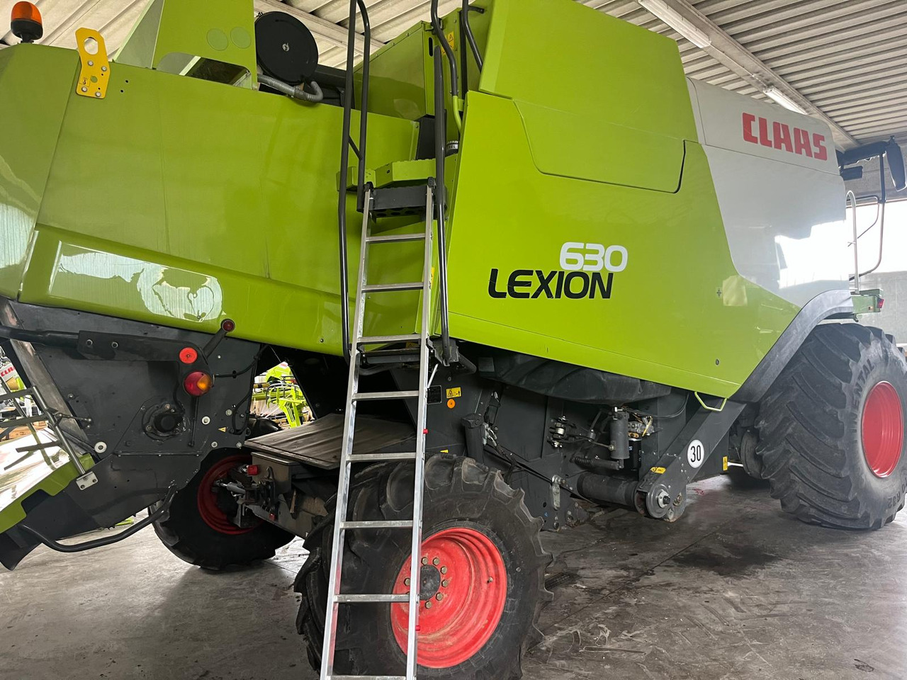 Claas Lexion 630 Montana - Biçerdöver: fotoğraf 4 Claas Lexion 630 Montana - Biçerdöver: fotoğraf 4