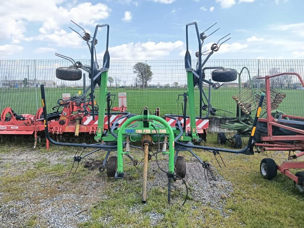Deutz-fahr 5521 - Silaj paketleme makinesi: fotoğraf 1 Deutz-fahr 5521 - Silaj paketleme makinesi: fotoğraf 1