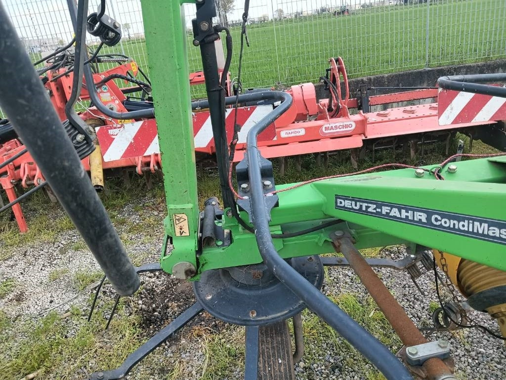 Deutz-fahr 5521 - Silaj paketleme makinesi: fotoğraf 5 Deutz-fahr 5521 - Silaj paketleme makinesi: fotoğraf 5