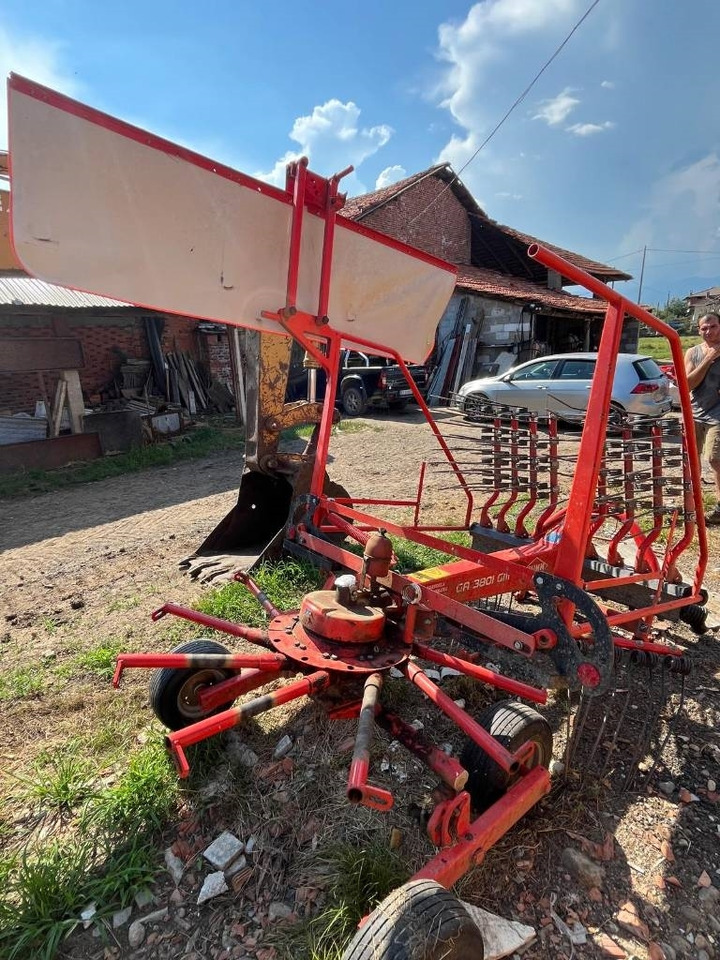 Kuhn GA3801 GM - Ot toplama tırmığı: fotoğraf 1 Kuhn GA3801 GM - Ot toplama tırmığı: fotoğraf 1