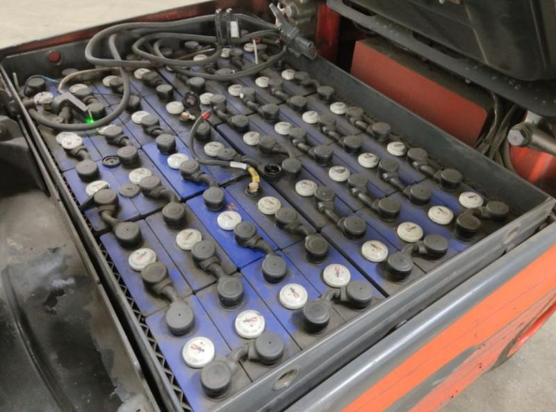Fenwick E25 - Elektrikli forklift: fotoğraf 4 Fenwick E25 - Elektrikli forklift: fotoğraf 4