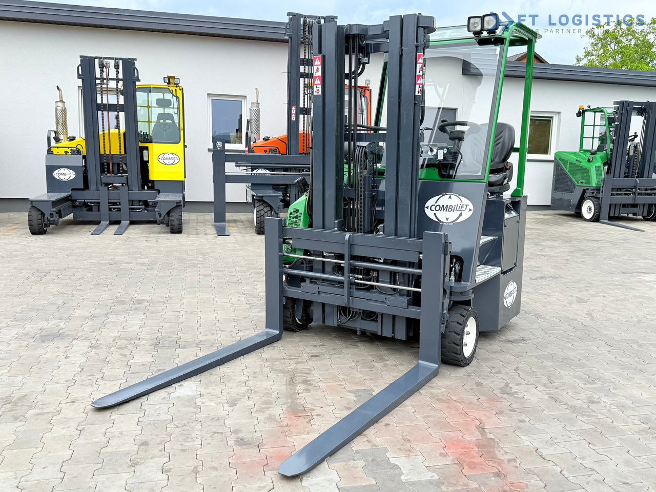 COMBILIFT CB3000 / DIESEL / TRIPLEX 4900MM / FREE LIFT / SIDESHIFT / FORK POSITIONER / 1500MM FORKS / LIKE NEW - 4 yönlü reach truck: fotoğraf 4 COMBILIFT CB3000 / DIESEL / TRIPLEX 4900MM / FREE LIFT / SIDESHIFT / FORK POSITIONER / 1500MM FORKS / LIKE NEW - 4 yönlü reach truck: fotoğraf 4