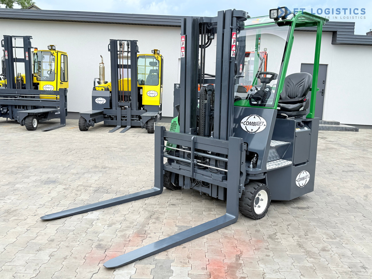 COMBILIFT CB3000 / DIESEL / TRIPLEX 4900MM / FREE LIFT / SIDESHIFT / FORK POSITIONER / 1500MM FORKS / LIKE NEW - 4 yönlü reach truck: fotoğraf 3 COMBILIFT CB3000 / DIESEL / TRIPLEX 4900MM / FREE LIFT / SIDESHIFT / FORK POSITIONER / 1500MM FORKS / LIKE NEW - 4 yönlü reach truck: fotoğraf 3