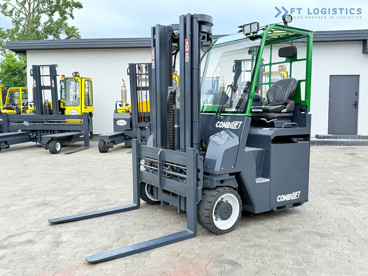 COMBILIFT Combilift CBE4000 / TRIPLEX 5200MM / ELECTRIC / FREE LIFT / FORK POSITIONER / SIDESHIFT / LIKE NEW - 4 yönlü reach truck: fotoğraf 1 COMBILIFT Combilift CBE4000 / TRIPLEX 5200MM / ELECTRIC / FREE LIFT / FORK POSITIONER / SIDESHIFT / LIKE NEW - 4 yönlü reach truck: fotoğraf 1
