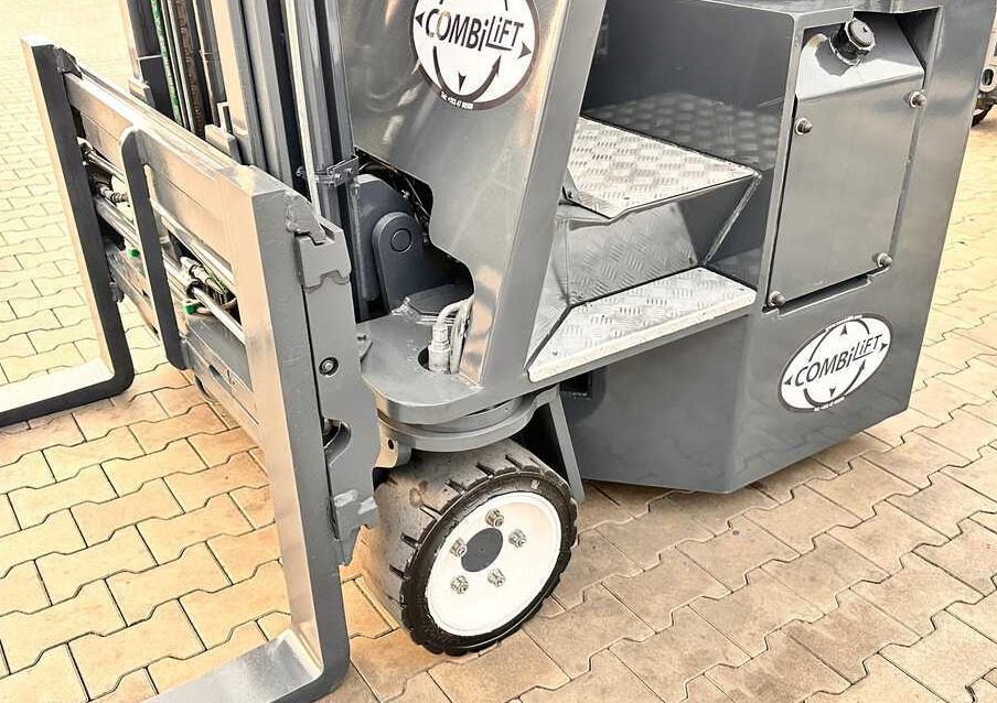 Combilift C2500CB / DUPLEX / 4100MM / DIESEL / FREE LIFT / FORK POSITIONER / SIDE SHIFT / LIKE NEW - 4 yönlü reach truck: fotoğraf 4 Combilift C2500CB / DUPLEX / 4100MM / DIESEL / FREE LIFT / FORK POSITIONER / SIDE SHIFT / LIKE NEW - 4 yönlü reach truck: fotoğraf 4