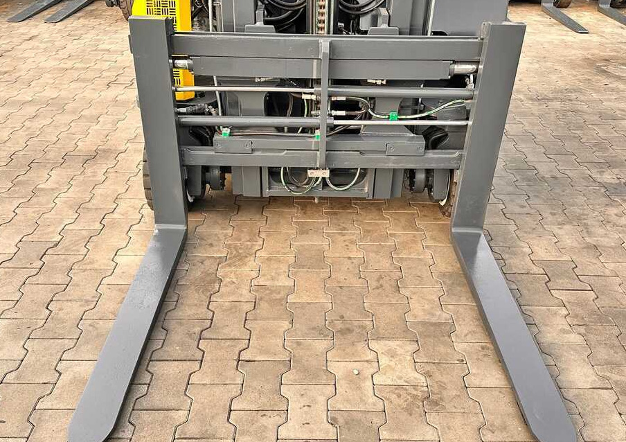 Combilift C2500CB / DUPLEX / 4100MM / DIESEL / FREE LIFT / FORK POSITIONER / SIDE SHIFT / LIKE NEW - 4 yönlü reach truck: fotoğraf 5 Combilift C2500CB / DUPLEX / 4100MM / DIESEL / FREE LIFT / FORK POSITIONER / SIDE SHIFT / LIKE NEW - 4 yönlü reach truck: fotoğraf 5