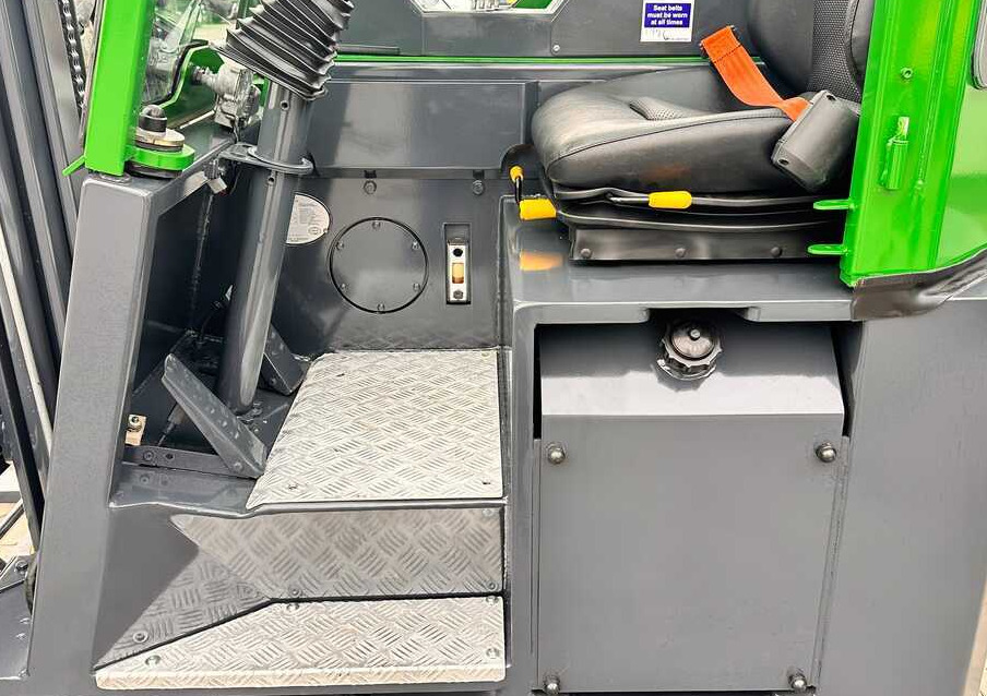 Combilift C2500CB / TRIPLEX / DIESEL / 4900MM / FREE LIFT / POSITIONER 1720MM / LIKE NEW - 4 yönlü reach truck: fotoğraf 4 Combilift C2500CB / TRIPLEX / DIESEL / 4900MM / FREE LIFT / POSITIONER 1720MM / LIKE NEW - 4 yönlü reach truck: fotoğraf 4