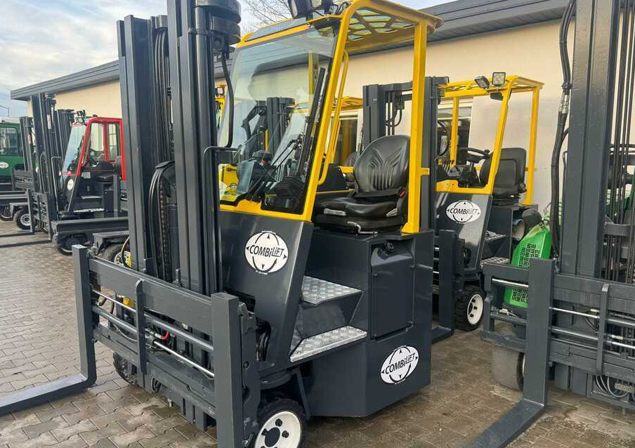 Combilift C3000CB -DIESEL- Only 6117 hours - 4 yönlü reach truck: fotoğraf 1 Combilift C3000CB -DIESEL- Only 6117 hours - 4 yönlü reach truck: fotoğraf 1