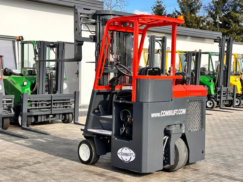 Combilift C3000CB / LPG / TRIPLEX / 5500MM / FREE LIFT / FORK SHIFT / POSITIONER C3000CB / LPG / TRIPLEX / 5500MM / FREE LIFT / FORK SHIFT - 4 yönlü reach truck: fotoğraf 3 Combilift C3000CB / LPG / TRIPLEX / 5500MM / FREE LIFT / FORK SHIFT / POSITIONER C3000CB / LPG / TRIPLEX / 5500MM / FREE LIFT / FORK SHIFT - 4 yönlü reach truck: fotoğraf 3