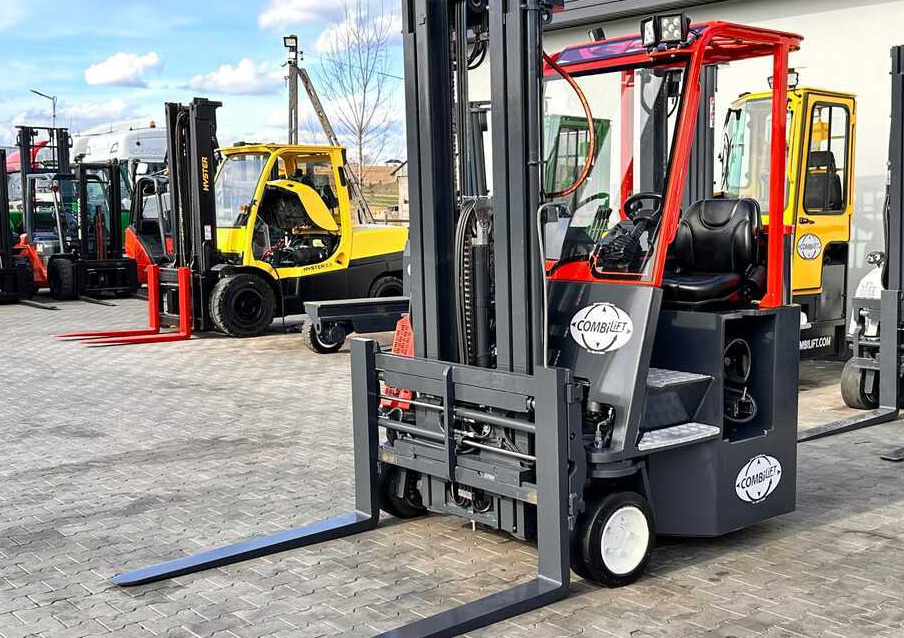 Combilift C3000CB / LPG / TRIPLEX / 5500MM / FREE LIFT / SIDE SHIFT + FORK POSITIONER / LIKE NEW - 4 yönlü reach truck: fotoğraf 1 Combilift C3000CB / LPG / TRIPLEX / 5500MM / FREE LIFT / SIDE SHIFT + FORK POSITIONER / LIKE NEW - 4 yönlü reach truck: fotoğraf 1