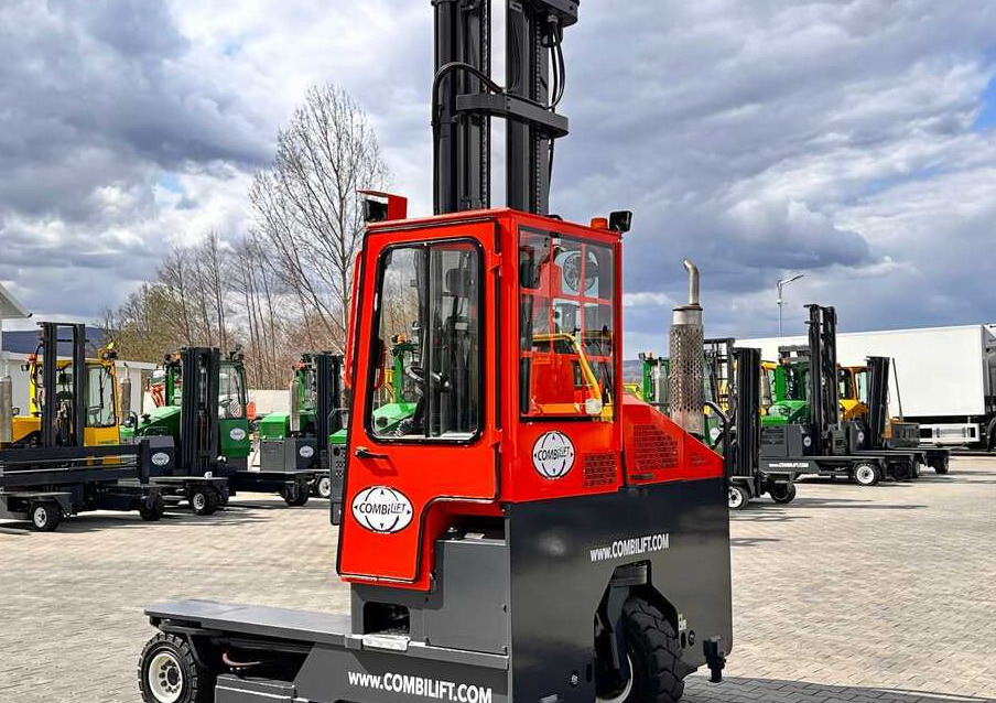 Combilift C4000 / DIESEL / TRIPLEX / 8400MM / FREE LIFT / SIDESHIFT / LIKE NEW - 4 yönlü reach truck: fotoğraf 2 Combilift C4000 / DIESEL / TRIPLEX / 8400MM / FREE LIFT / SIDESHIFT / LIKE NEW - 4 yönlü reach truck: fotoğraf 2