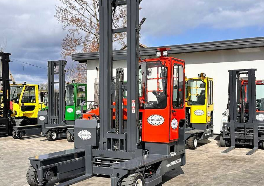 Combilift C4000 / DIESEL / TRIPLEX / 8400MM / FREE LIFT / SIDESHIFT / LIKE NEW - 4 yönlü reach truck: fotoğraf 4 Combilift C4000 / DIESEL / TRIPLEX / 8400MM / FREE LIFT / SIDESHIFT / LIKE NEW - 4 yönlü reach truck: fotoğraf 4