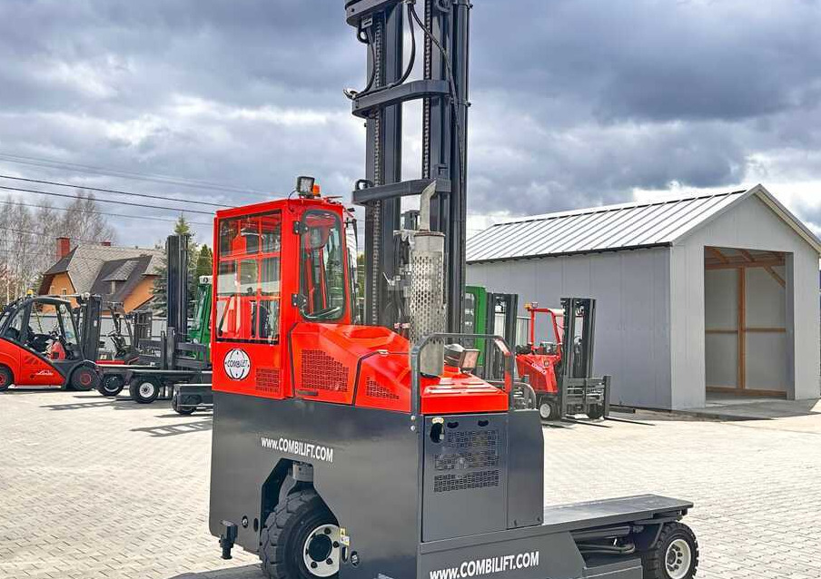 Combilift C4000 / DIESEL / TRIPLEX / 8400MM / FREE LIFT / SIDESHIFT / LIKE NEW - 4 yönlü reach truck: fotoğraf 5 Combilift C4000 / DIESEL / TRIPLEX / 8400MM / FREE LIFT / SIDESHIFT / LIKE NEW - 4 yönlü reach truck: fotoğraf 5