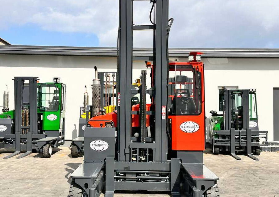 Combilift C4000 / DIESEL / TRIPLEX / 8400MM / FREE LIFT / SIDESHIFT / LIKE NEW - 4 yönlü reach truck: fotoğraf 3 Combilift C4000 / DIESEL / TRIPLEX / 8400MM / FREE LIFT / SIDESHIFT / LIKE NEW - 4 yönlü reach truck: fotoğraf 3