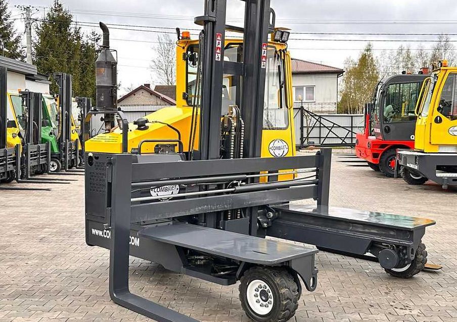 Combilift C4500 / DUPLEX / 4050MM / DIESEL / WIDE POSITIONER / FREE LIFT / SIDESHIFT / LIKE NEW - 4 yönlü reach truck: fotoğraf 5 Combilift C4500 / DUPLEX / 4050MM / DIESEL / WIDE POSITIONER / FREE LIFT / SIDESHIFT / LIKE NEW - 4 yönlü reach truck: fotoğraf 5