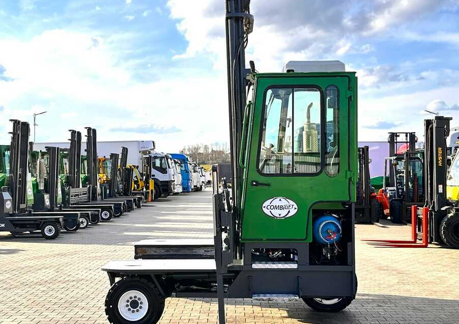 Combilift C5000XL / LPG / AIR CONDITIONING / WIDE POSITIONER / DUPLEX MAST / ADJUSTABLE FORKS / NEW TIRES / EXCELLENT CONDITION! - 4 yönlü reach truck: fotoğraf 3 Combilift C5000XL / LPG / AIR CONDITIONING / WIDE POSITIONER / DUPLEX MAST / ADJUSTABLE FORKS / NEW TIRES / EXCELLENT CONDITION! - 4 yönlü reach truck: fotoğraf 3